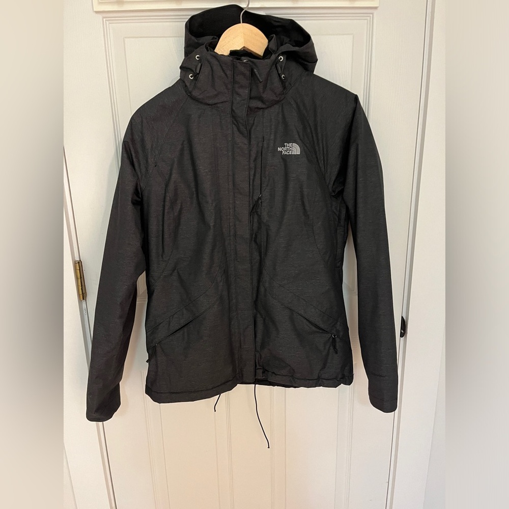 The North Face Women’s Medium Ski/Snowboard jacket.